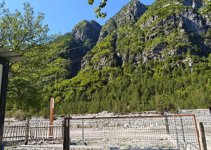 Alloggio in famiglia Bujtina Legata *